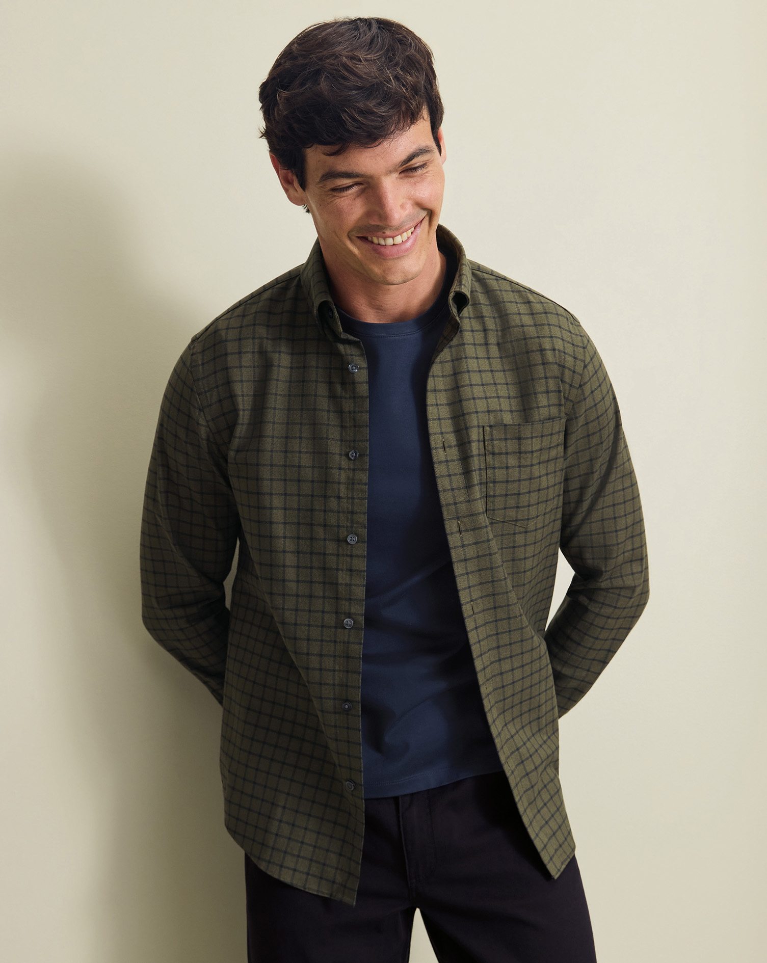 CSC0070OLV_MODEL_UNTUCKED_01