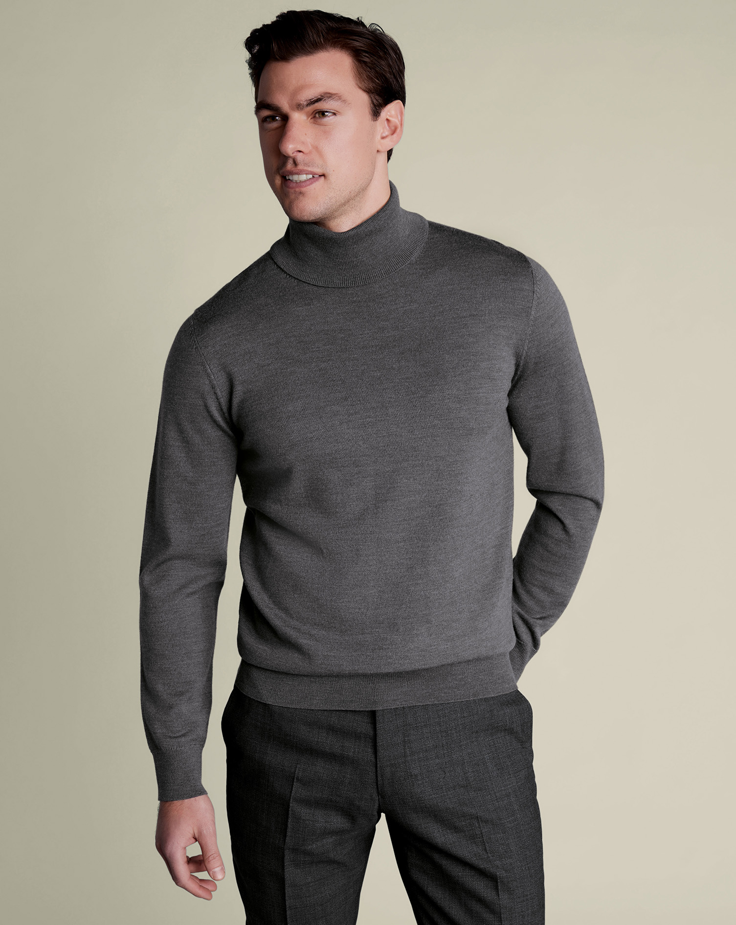 KNJ0070GRY_MODEL_FRONT