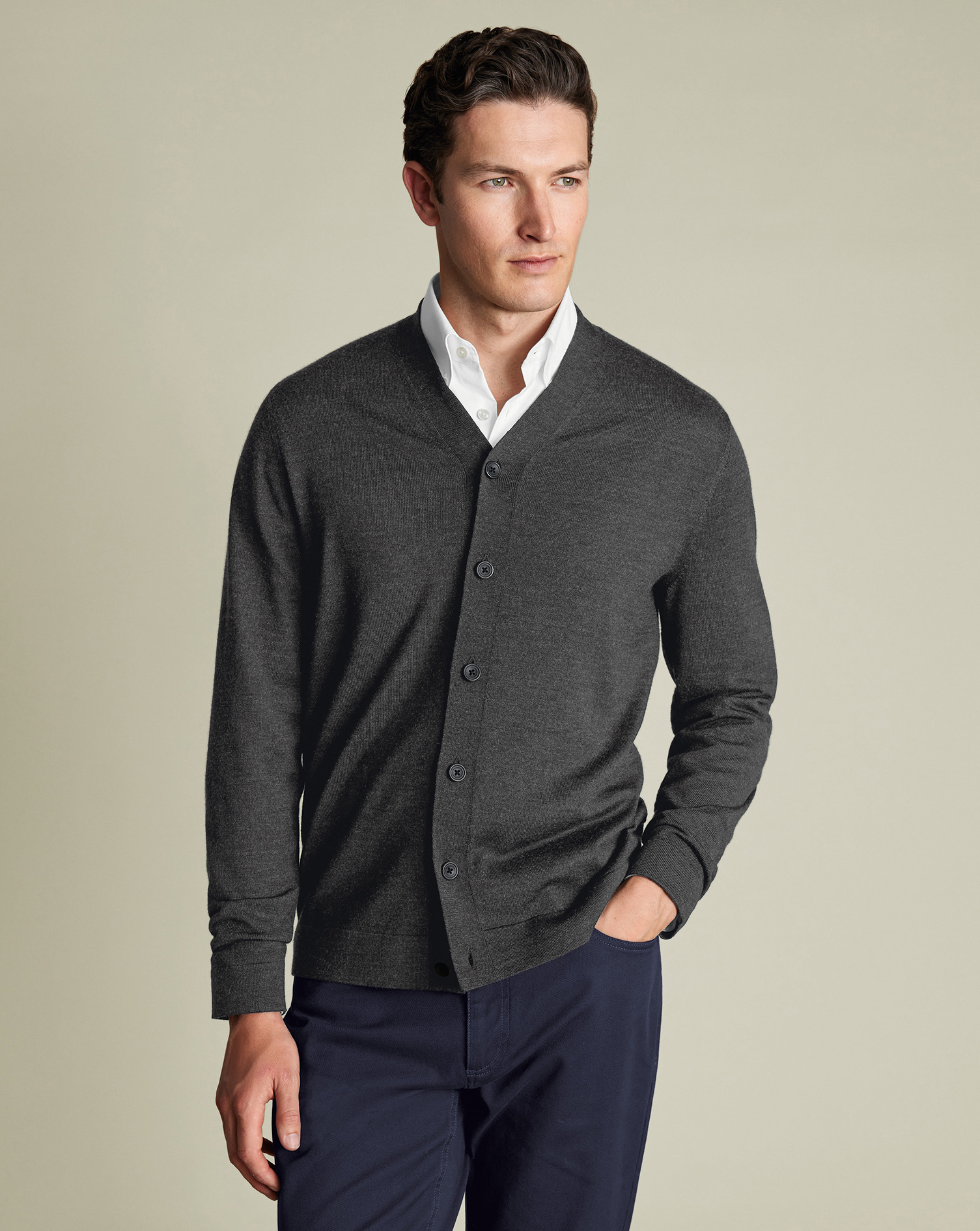 KNM0002GRY_MODEL_FRONT