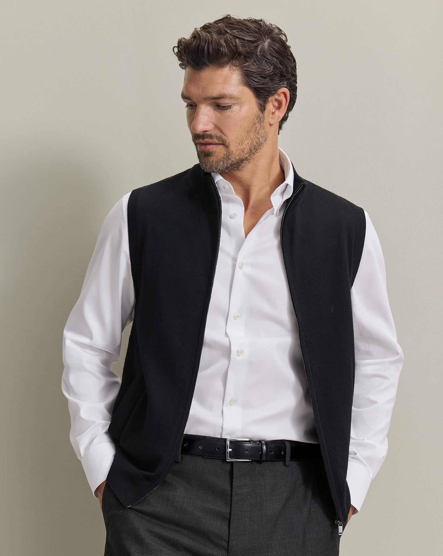 KNM0007BLK_MODEL_FRONT_01