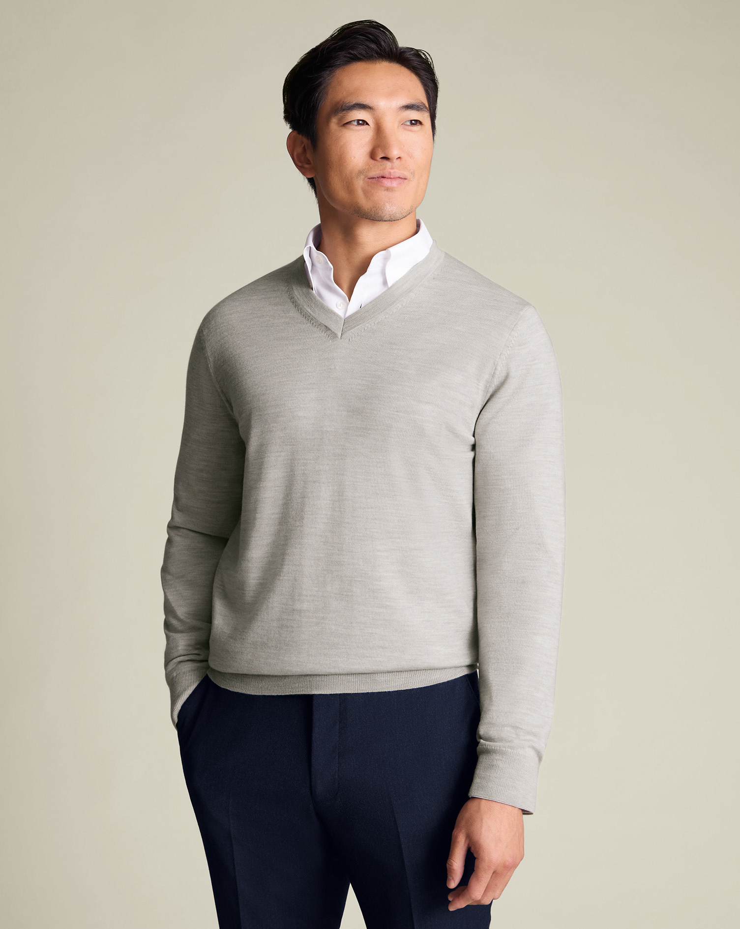 KNM0008SLV_MODEL_FRONT