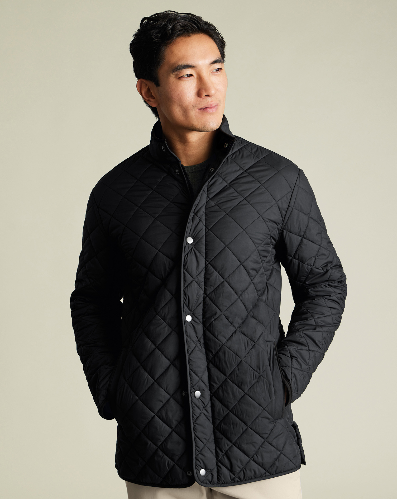 OUC0085BLK_MODEL_FRONT