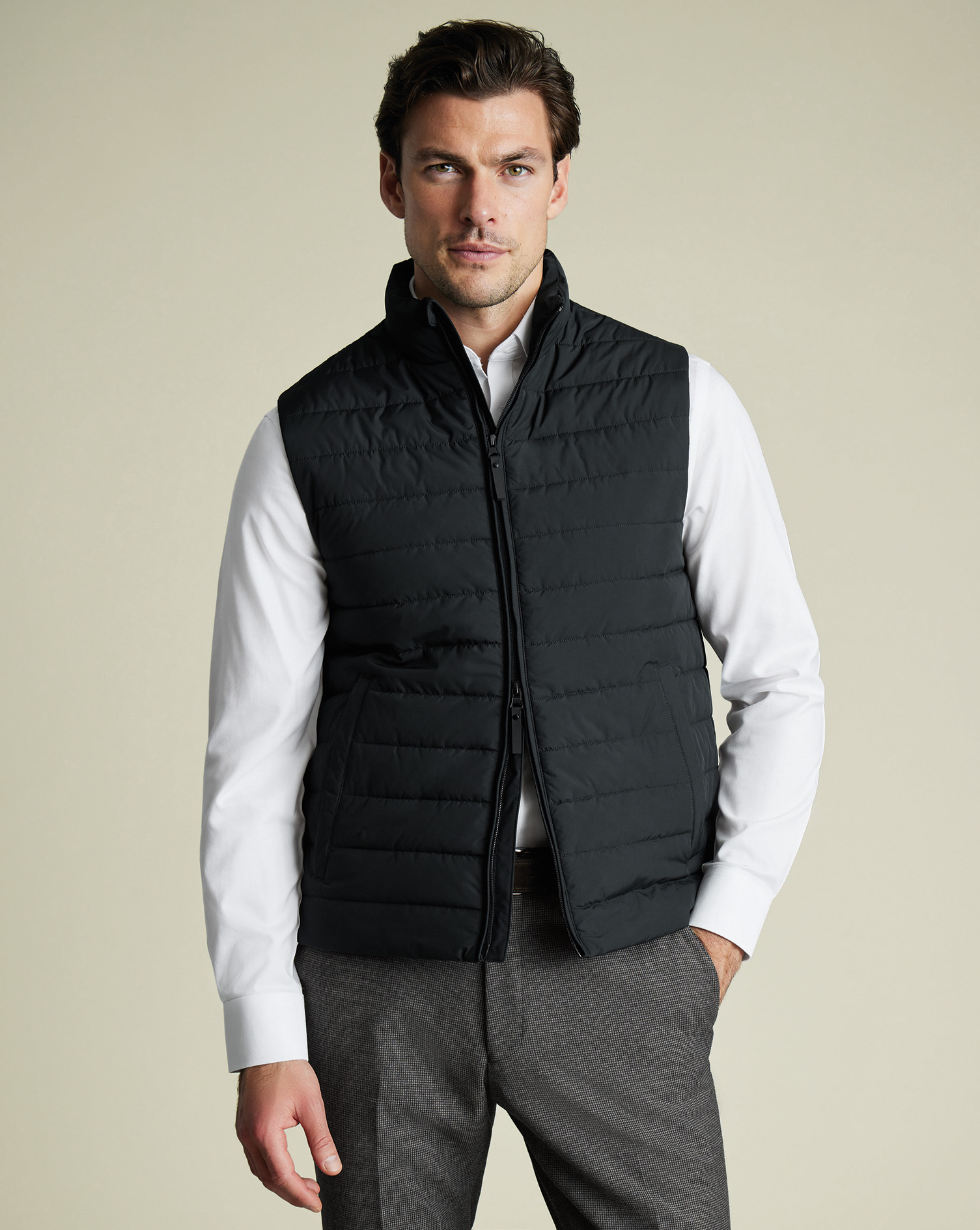 OUC0095BLK_MODEL_FRONT