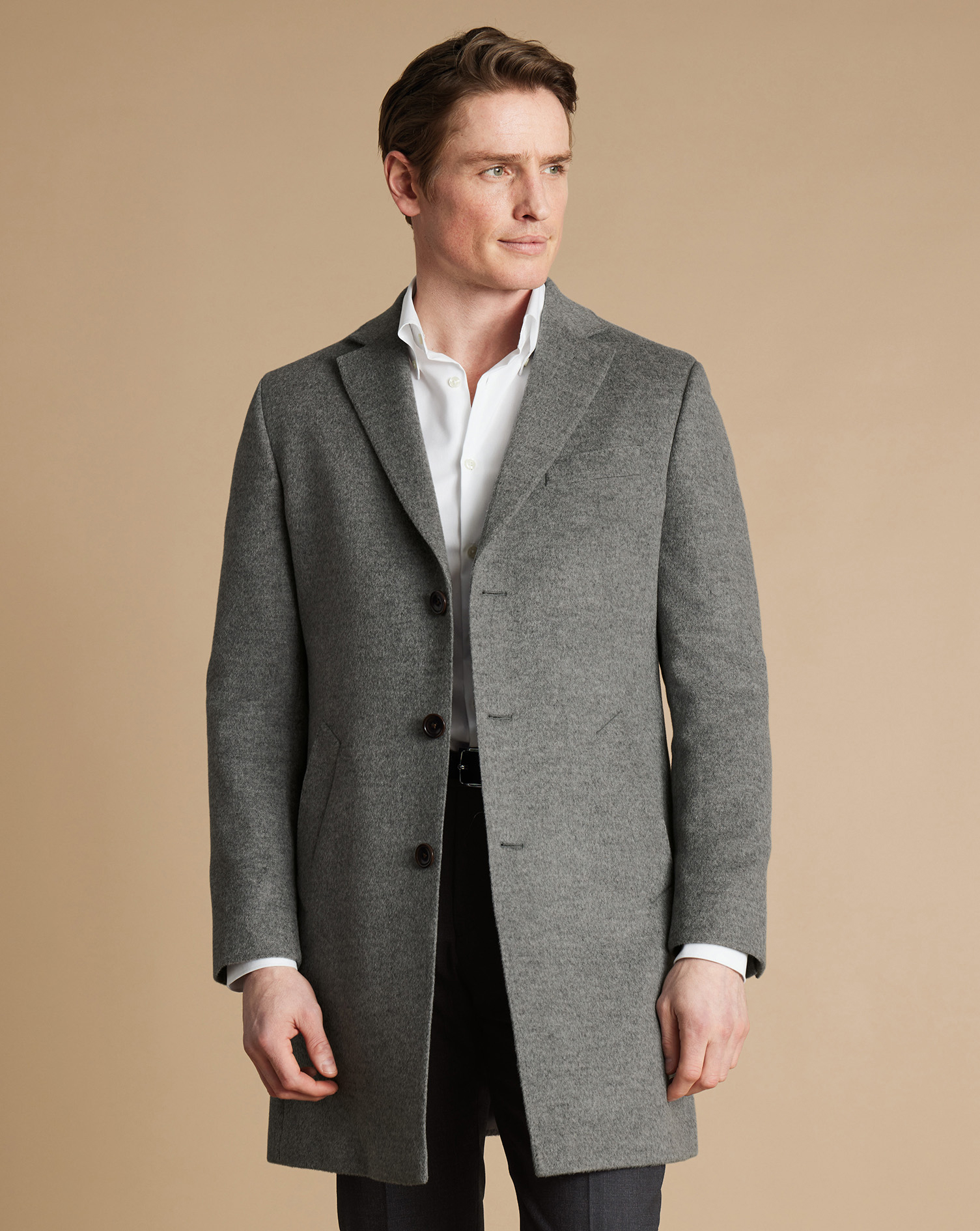 OUF0082GRY_MODEL_FRONT
