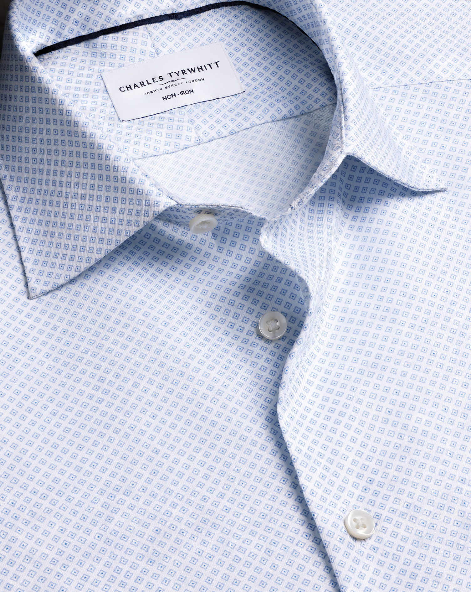SCR0018WHT_COLLAR_DETAIL_01