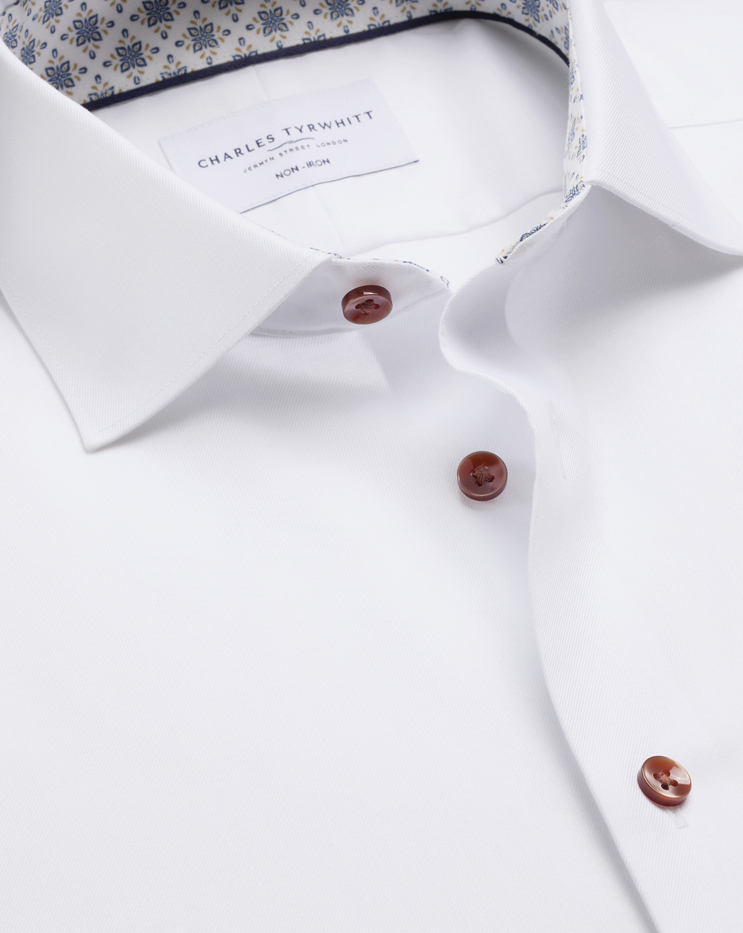 SCS0167WHT_COLLAR_DETAIL_01