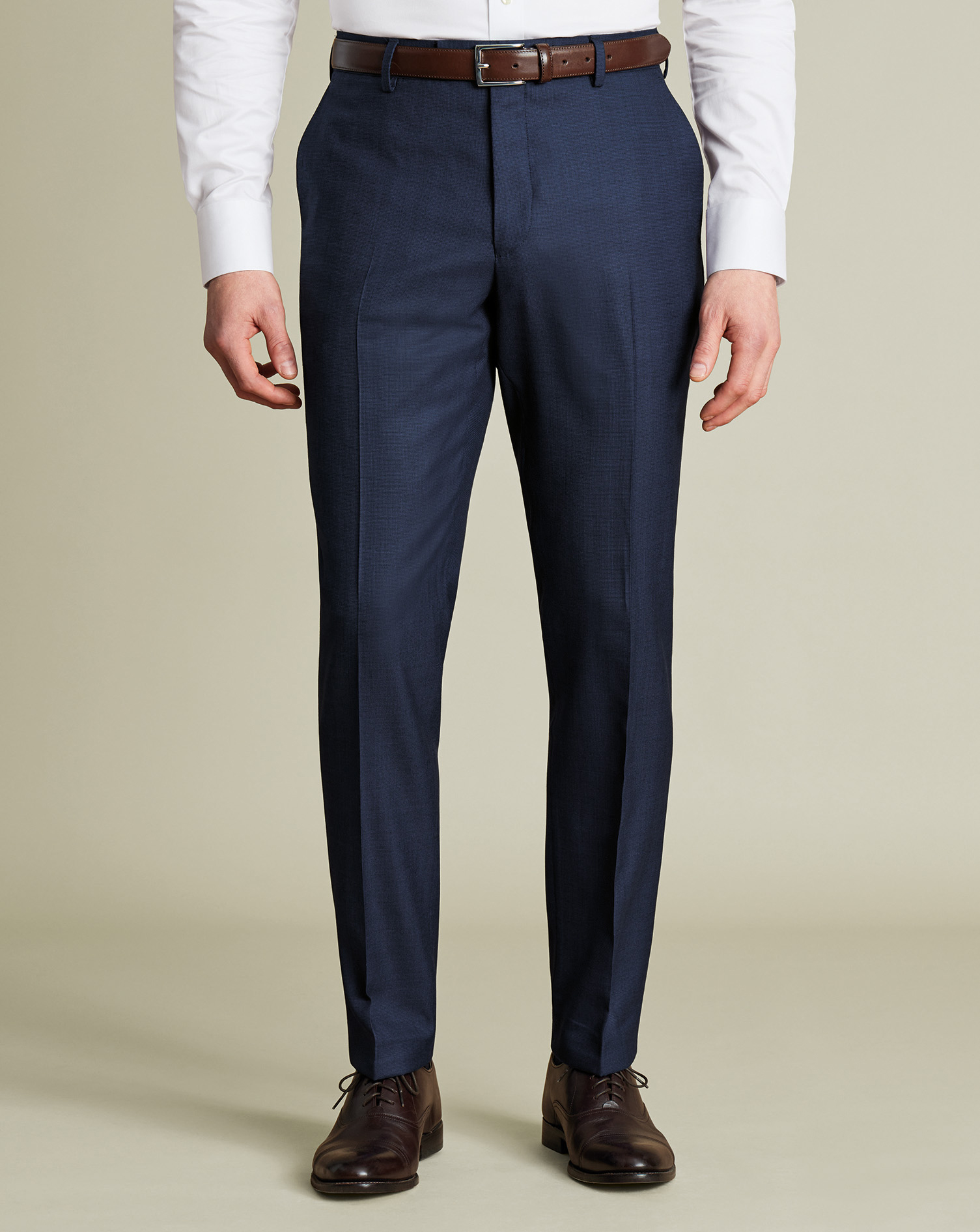 SUT0254IDG_MODEL_TROUSER_FRONT