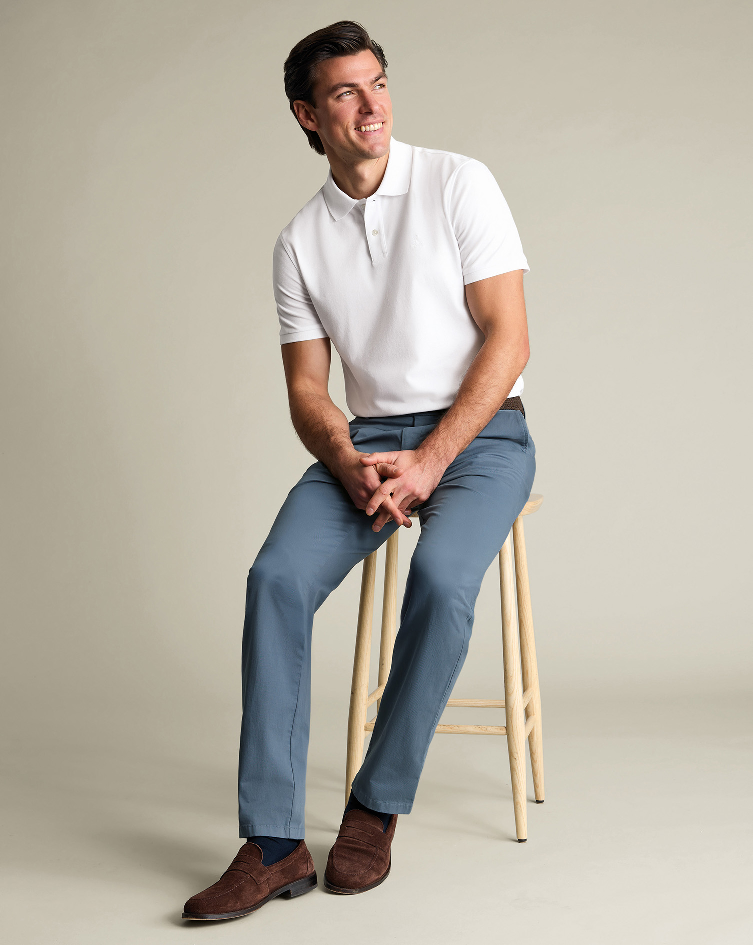 TRC0290AFB_MODEL_SEATED_01