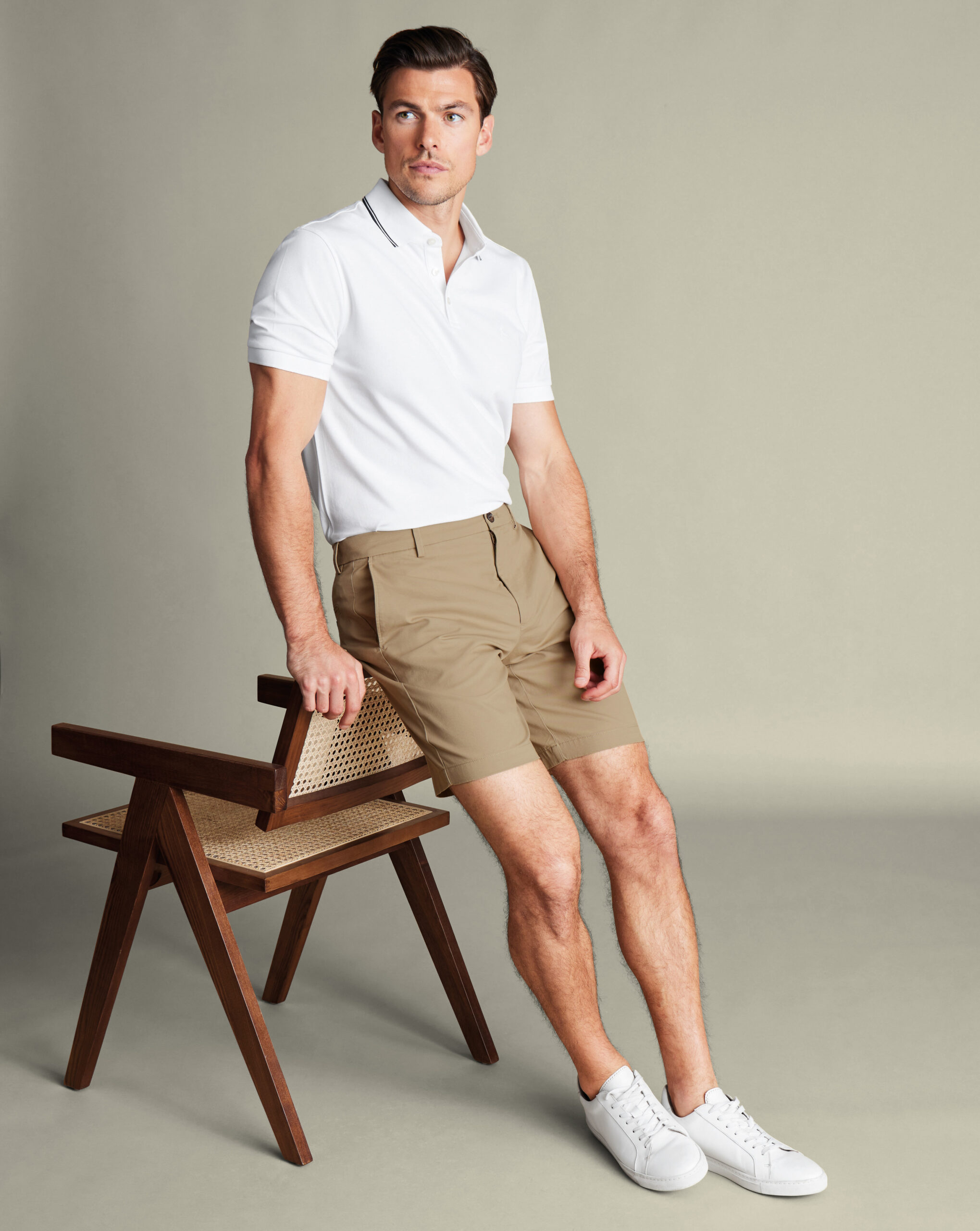 TRH0045TPE_MODEL_SEATED