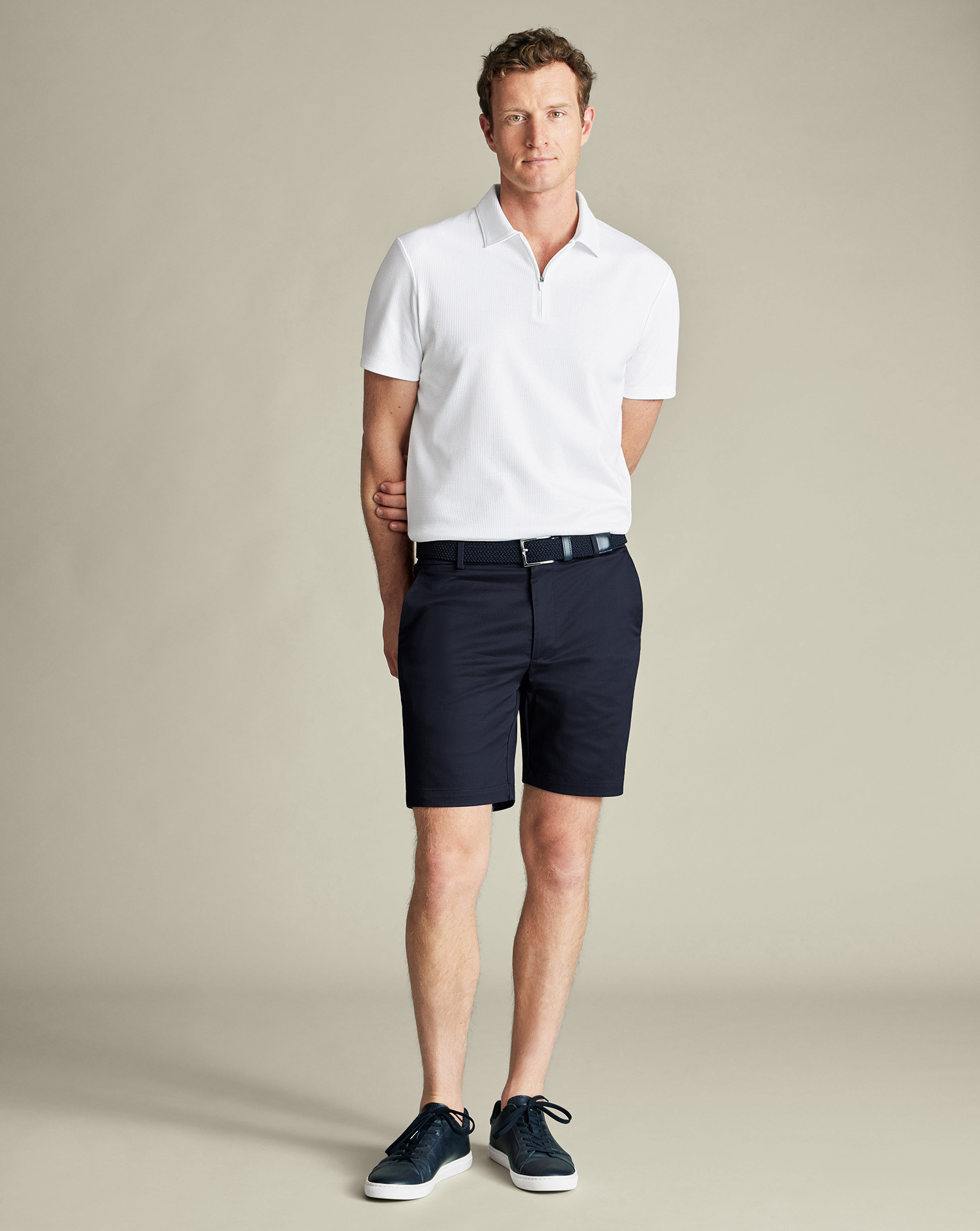 TRH0050NAV_MODEL_FULL_FRONT