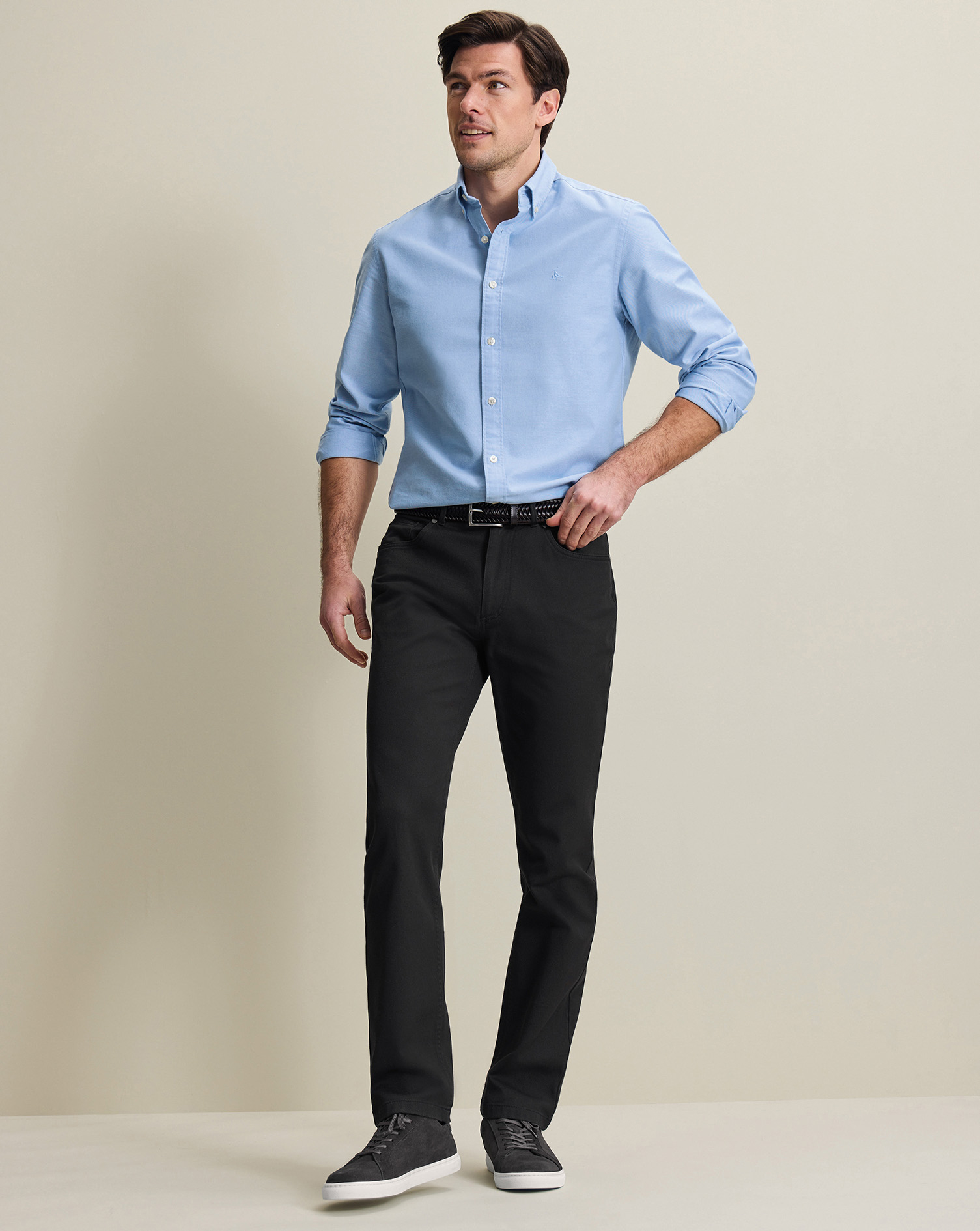 TRJ0036BLK_MODEL_FULL_01