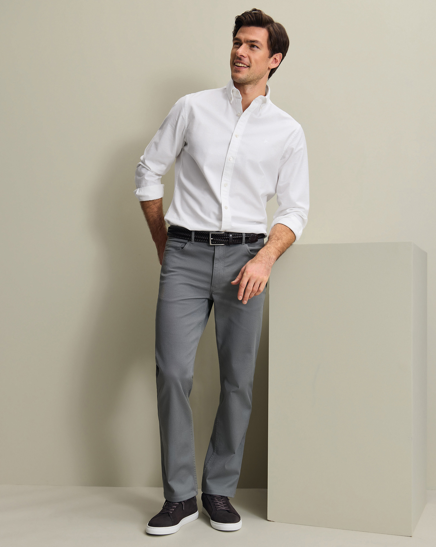 TRJ0036GRY_MODEL_FULL_01