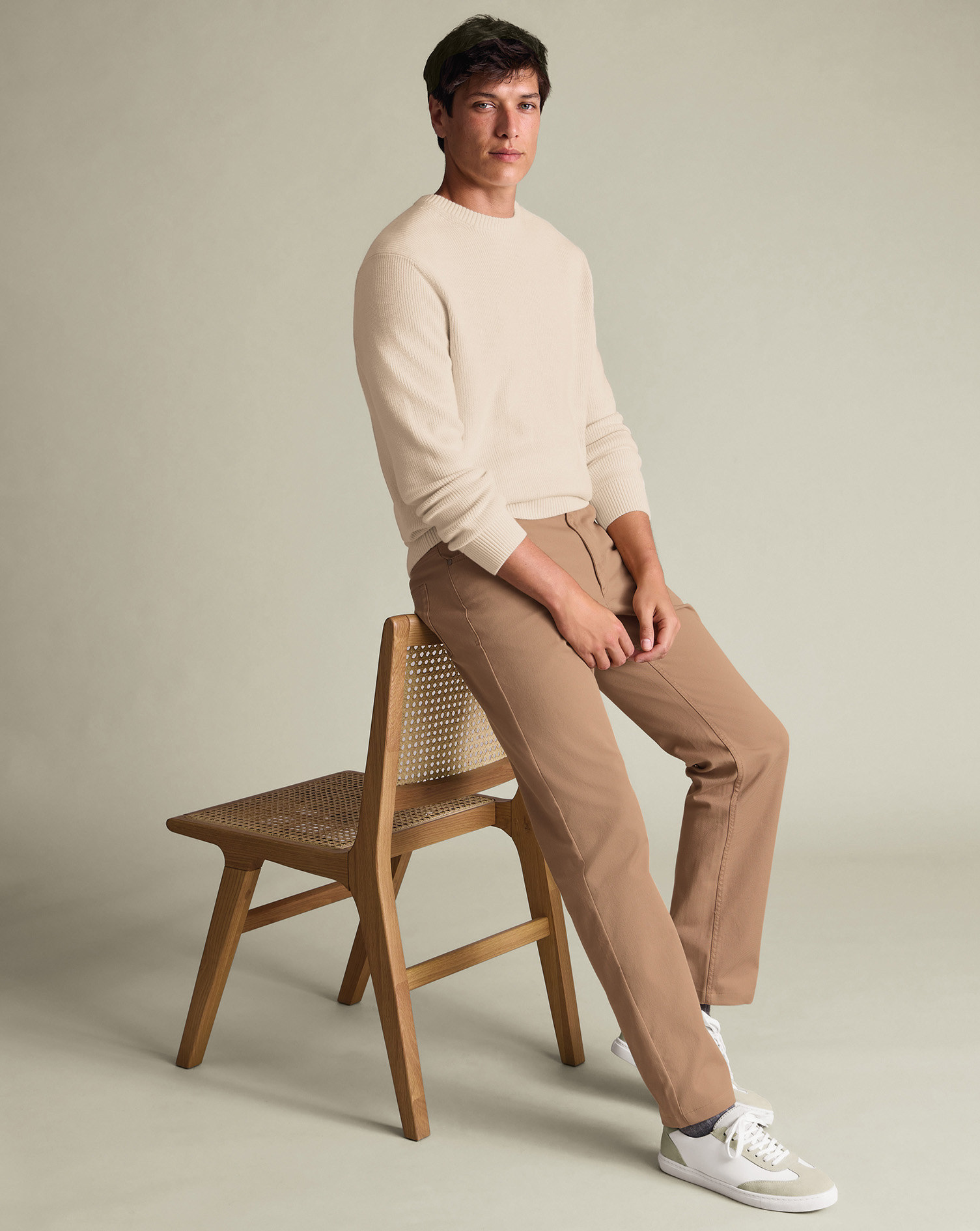 TRJ0043TAN_MODEL_FULL_FRONT